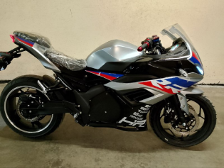 Электромотоцикл BMW RR rest