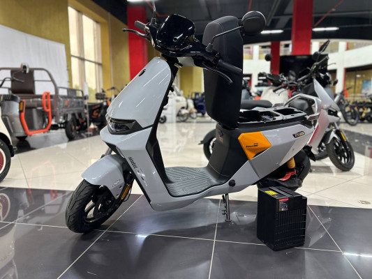 Электроскутер Ninebot F2z110 Max серебристый